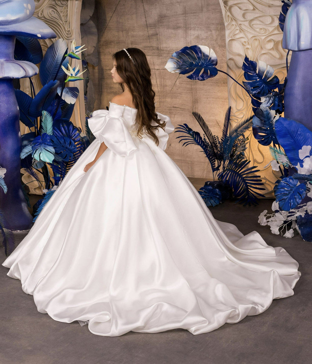 Sunnypetal Ethereal Ivory Off-Shoulder Flower Girl Dress with Dramatic Puff Sleeves