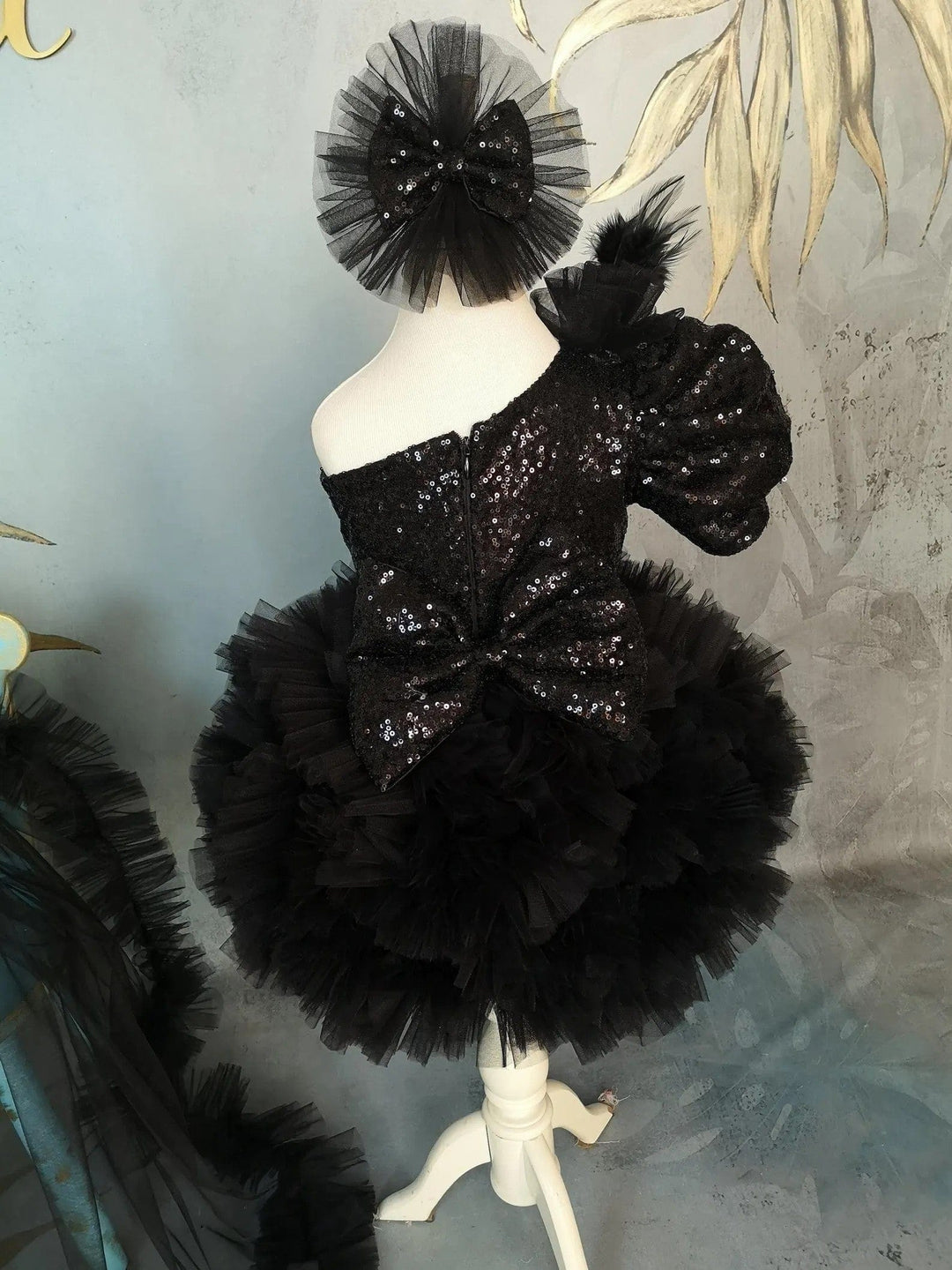 Sunnypetal Exquisite Black Sequin Flower Girl Dresses for Special Occasion