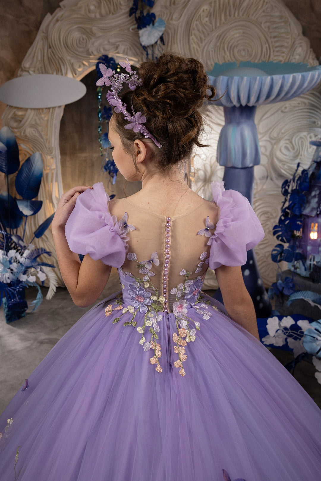 Sunnypetal Exquisite Puff Sleeves Ruffles Tulle Flower Girl Gown with Floral Embellishments