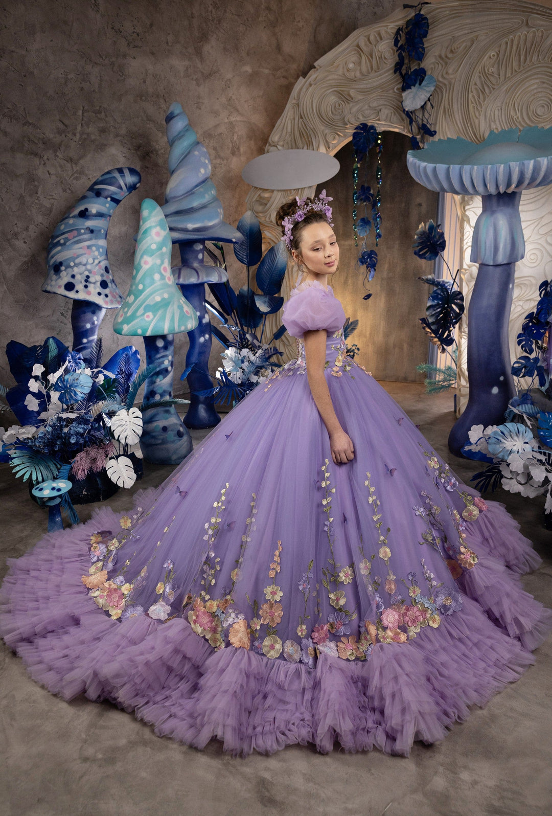 Sunnypetal Exquisite Puff Sleeves Ruffles Tulle Flower Girl Gown with Floral Embellishments