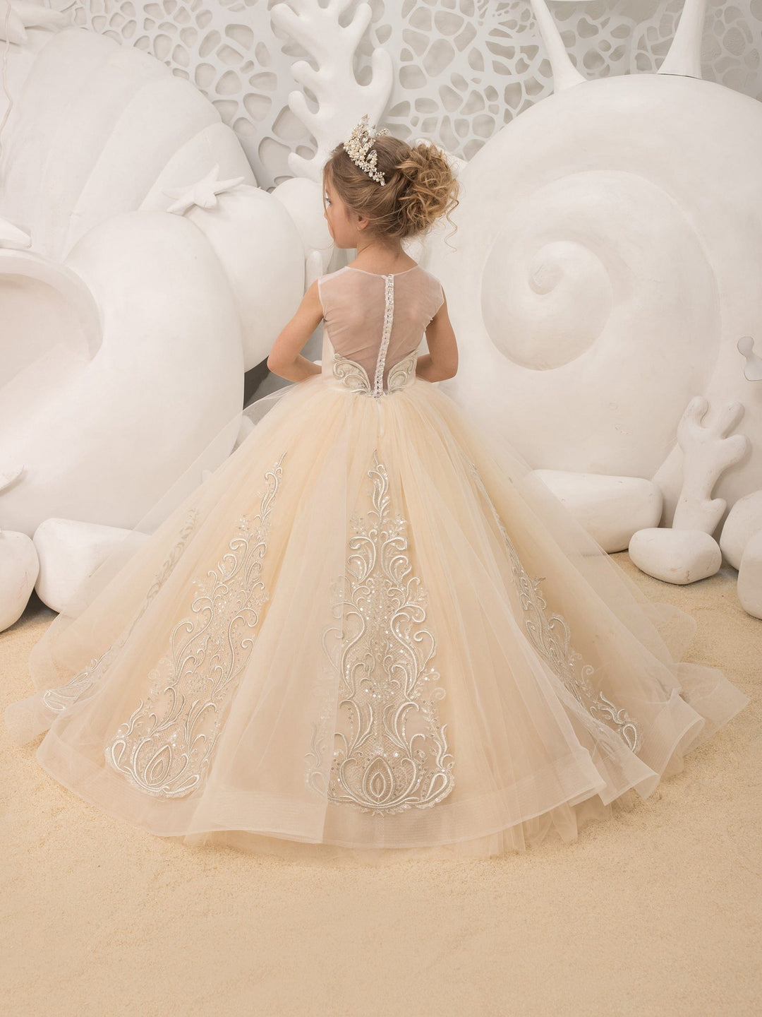 Sunnypetal Exquisite Tulle Flower Girl Dresses Lace Embroidery Appliques Wedding Pageant Dress
