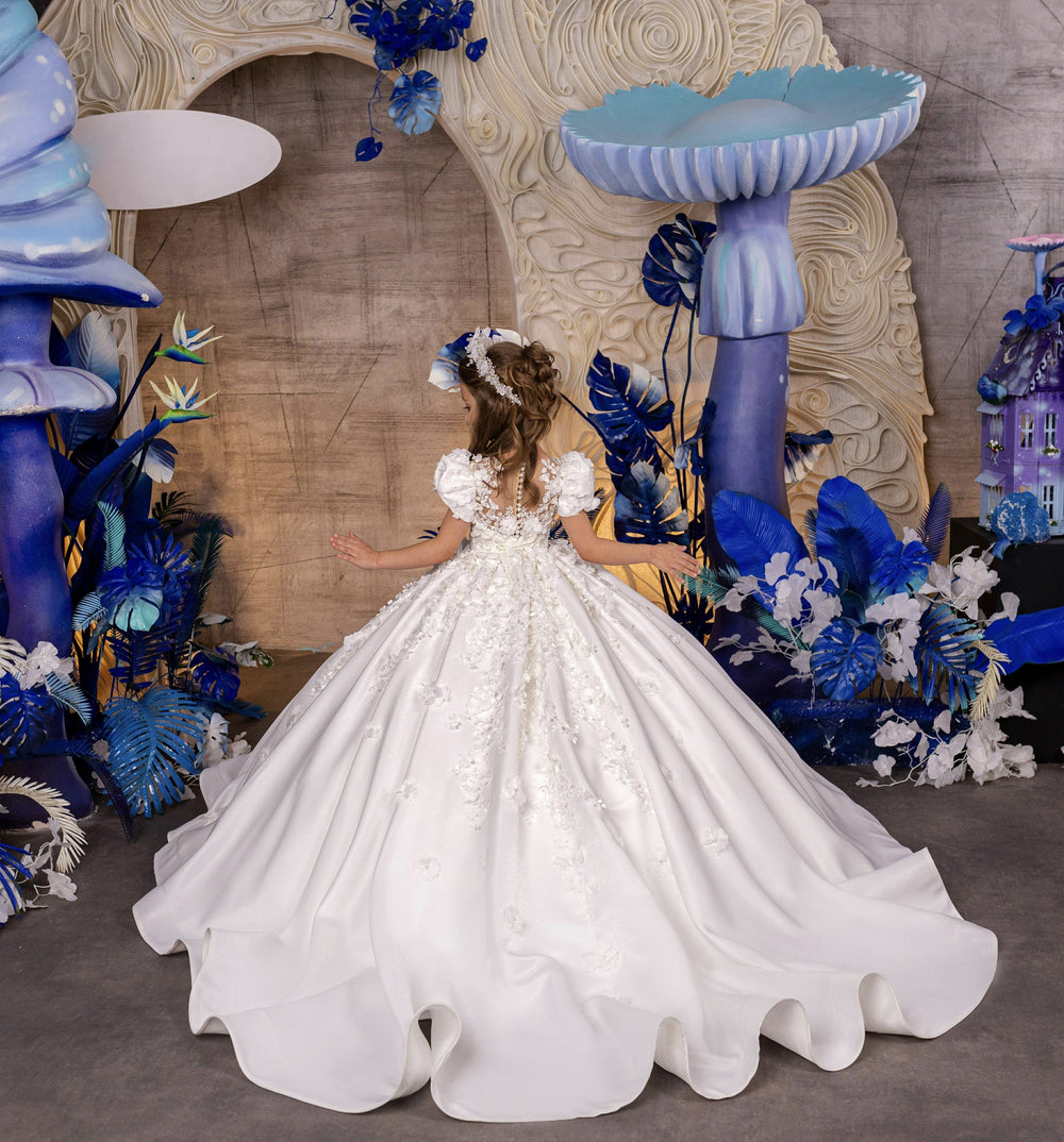 Sunnypetal Exquisite White Lace Flower Girl Dress with Puffy Sleeves & Cathedral Train