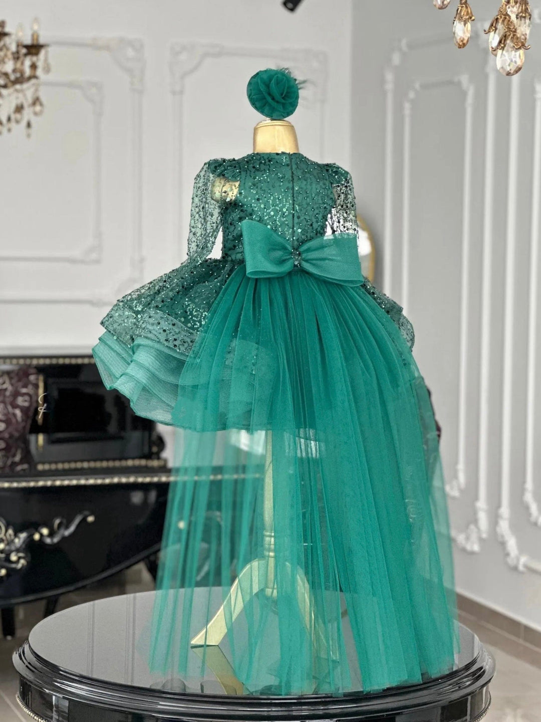 Sunnypetal Green Shiny Sequin Knee-Length Flower Girl Dresses with Removable Train