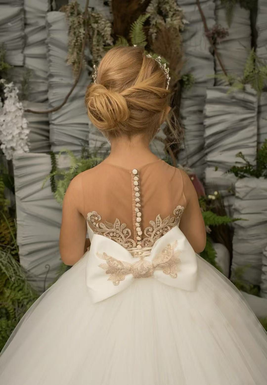 Sunnypetal Ivory Flower Girl Tulle Dress Sleeveless Appliques Bow Wedding Communion Gown