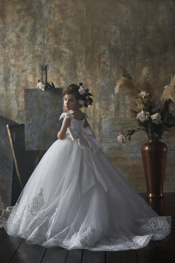 Sunnypetal Ivory Tulle Flower Girl Dresses Wedding Gown with Satin Bow Shoulders
