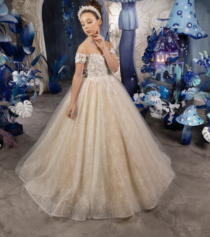 Sunnypetal Layers of White Tulle Lace Flower Girl Dress Short Sleeves Appliques Sequins Pageant Dress