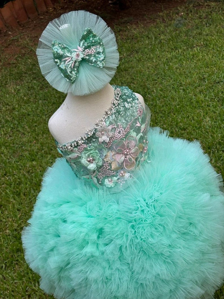 Sunnypetal Light Green One-Shoulder Embroidery Flowers Flower Girl Dresses for Special Occasion