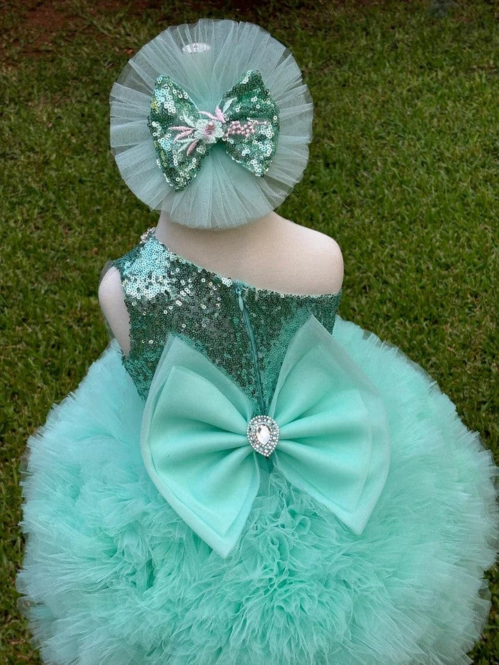 Sunnypetal Light Green One-Shoulder Embroidery Flowers Flower Girl Dresses for Special Occasion