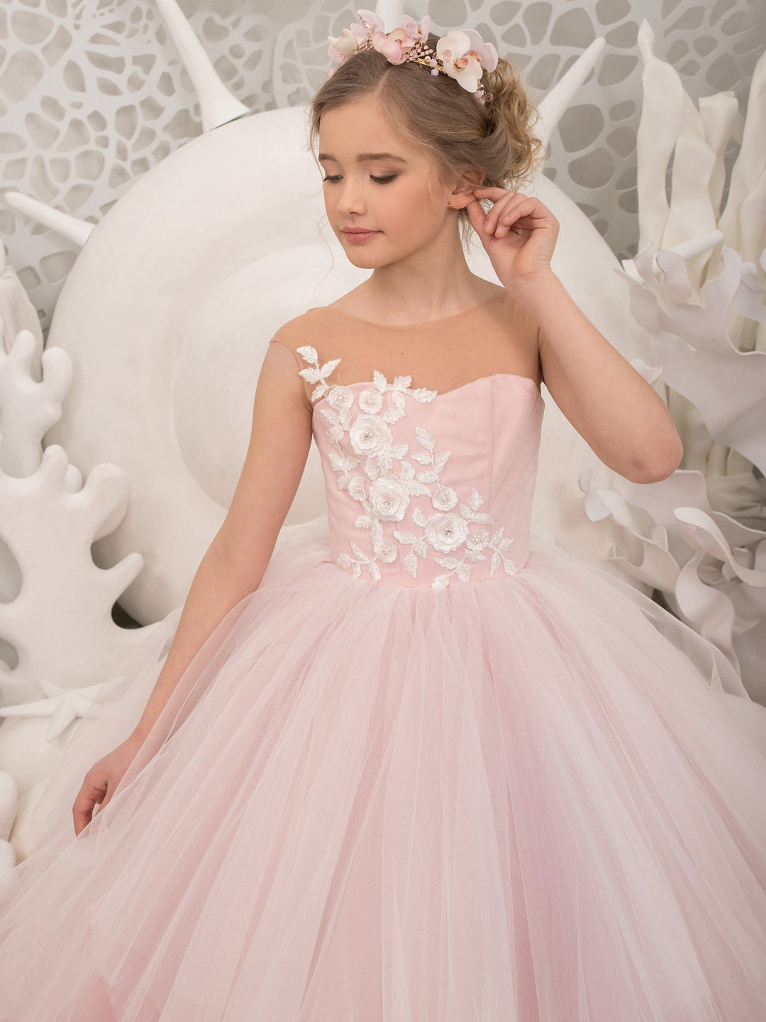Sunnypetal Light Pink Graceful Gradient Tulle Floral Embroidery Appliques Bodice Flower Girl Dresses