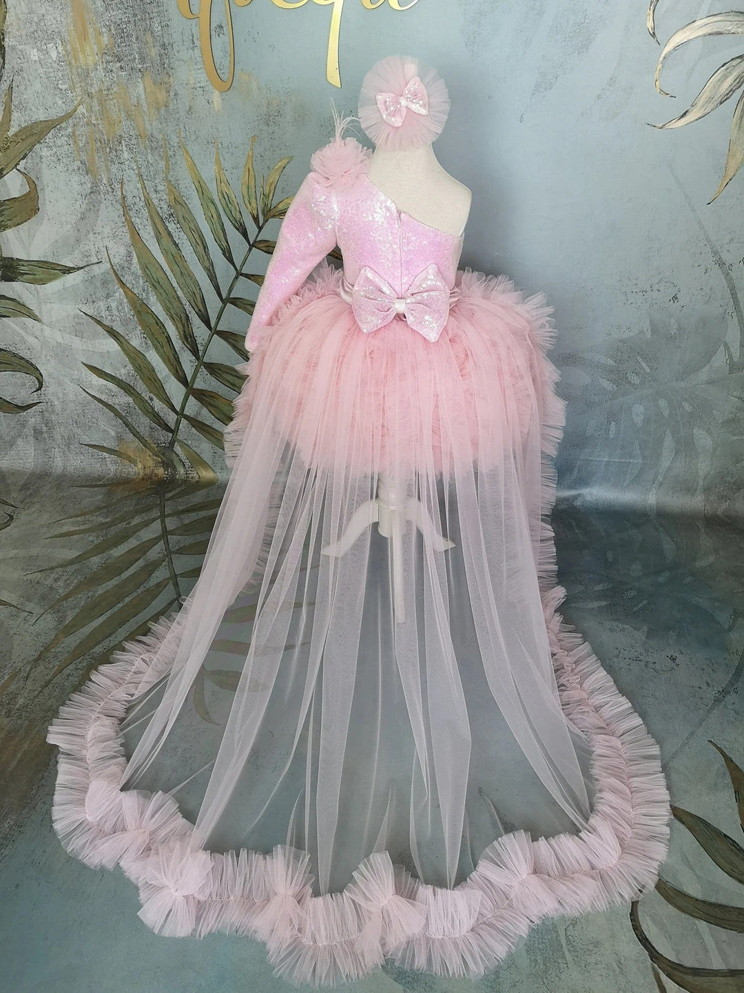 Sunnypetal Light Pink One-Shoulder Long Sleeve Sequin Ruffle Tulle Flower Girl Dresses