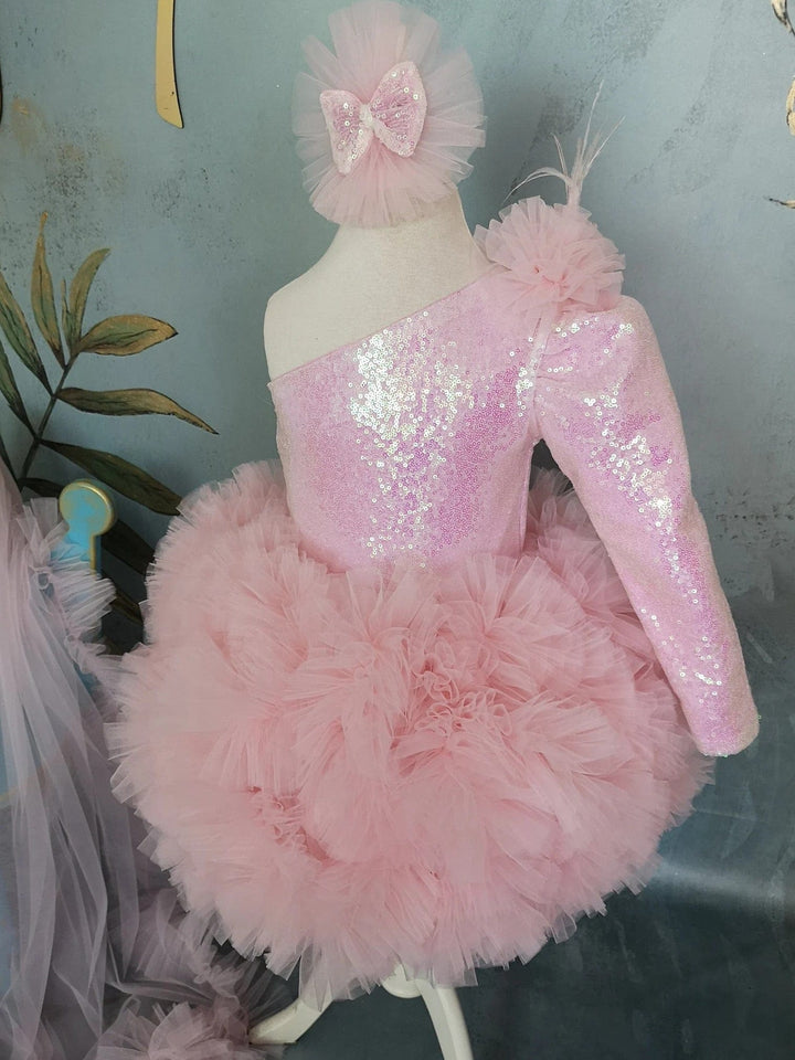 Sunnypetal Light Pink One-Shoulder Long Sleeve Sequin Ruffle Tulle Flower Girl Dresses