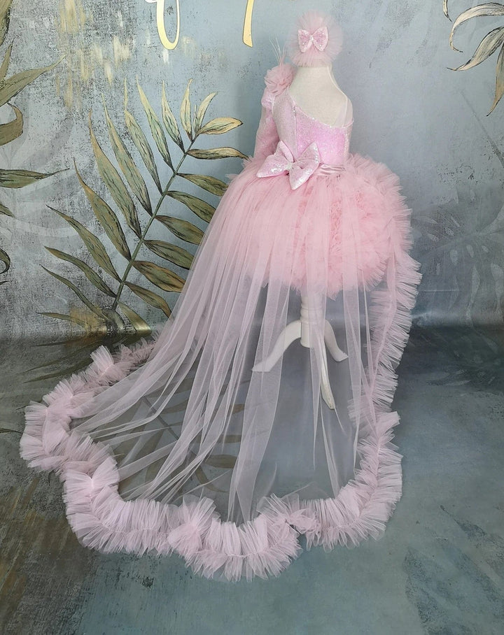 Sunnypetal Light Pink One-Shoulder Long Sleeve Sequin Ruffle Tulle Flower Girl Dresses