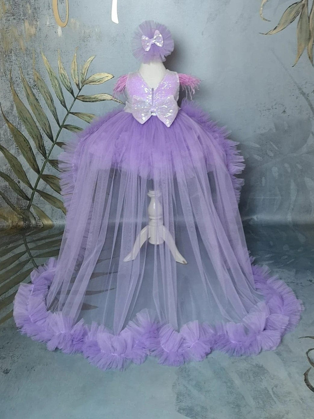 Sunnypetal Lilac Feather Sleeves Knee-Length Flower Girl Dress for Special Occasions