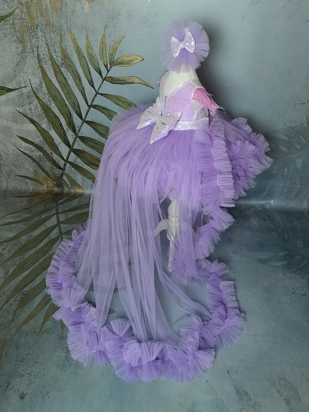 Sunnypetal Lilac Feather Sleeves Knee-Length Flower Girl Dress for Special Occasions
