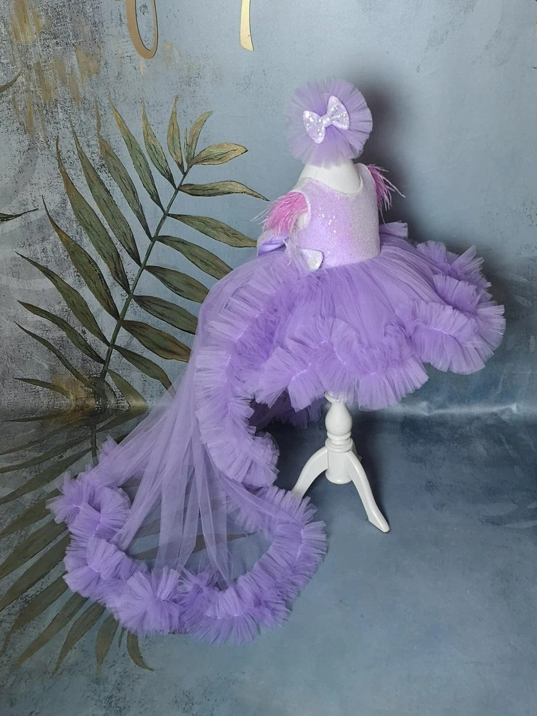 Sunnypetal Lilac Feather Sleeves Knee-Length Flower Girl Dress for Special Occasions
