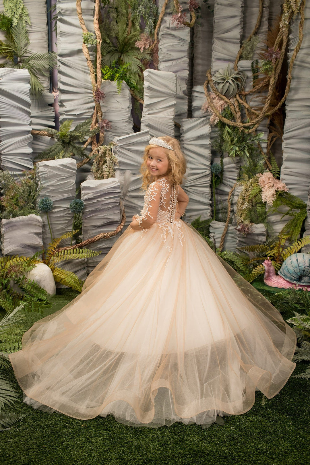 Sunnypetal Long Sleeves Floral Appliques Soft Tulle Wedding Flower Girl Dresses with Train