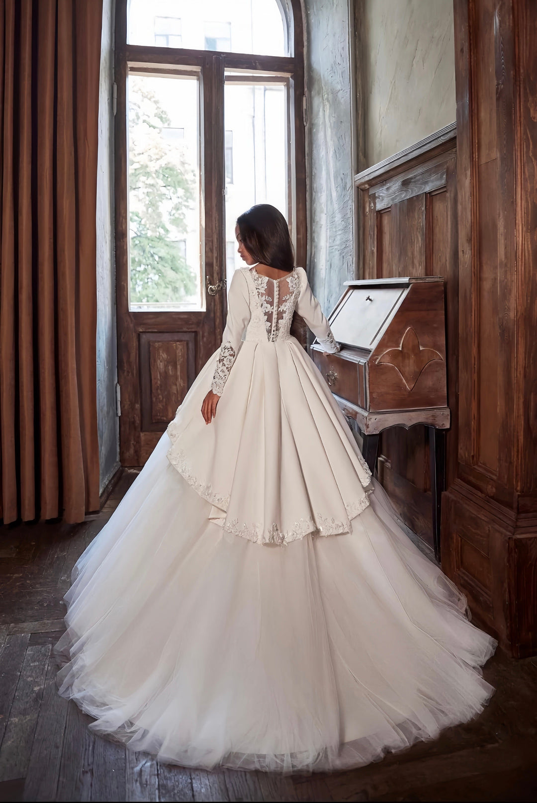 Sunnypetal Long Sleeves Satin Lace Embroidery Princess Tulle Communion Dress