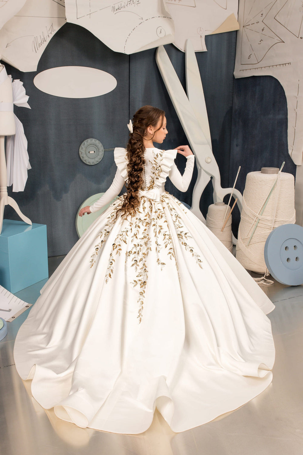 Sunnypetal Luxurious Satin Ball-Gown Long Sleeves Gold Sequins Beading Flower Girl Dresses