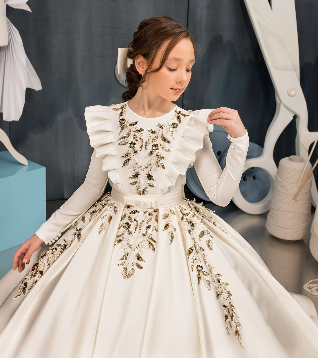 Sunnypetal Luxurious Satin Ball-Gown Long Sleeves Gold Sequins Beading Flower Girl Dresses