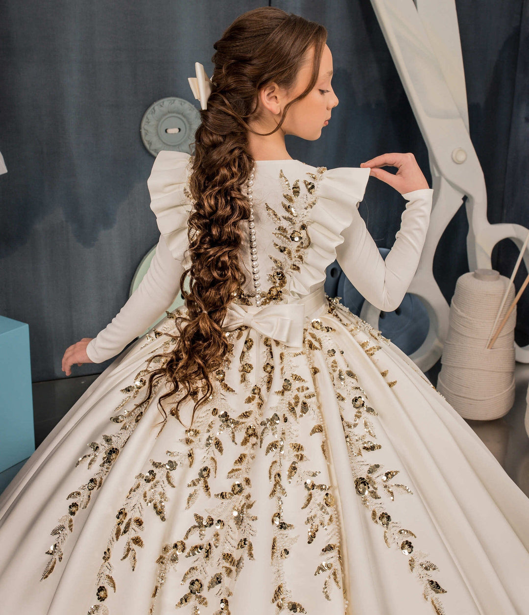 Sunnypetal Luxurious Satin Ball-Gown Long Sleeves Gold Sequins Beading Flower Girl Dresses