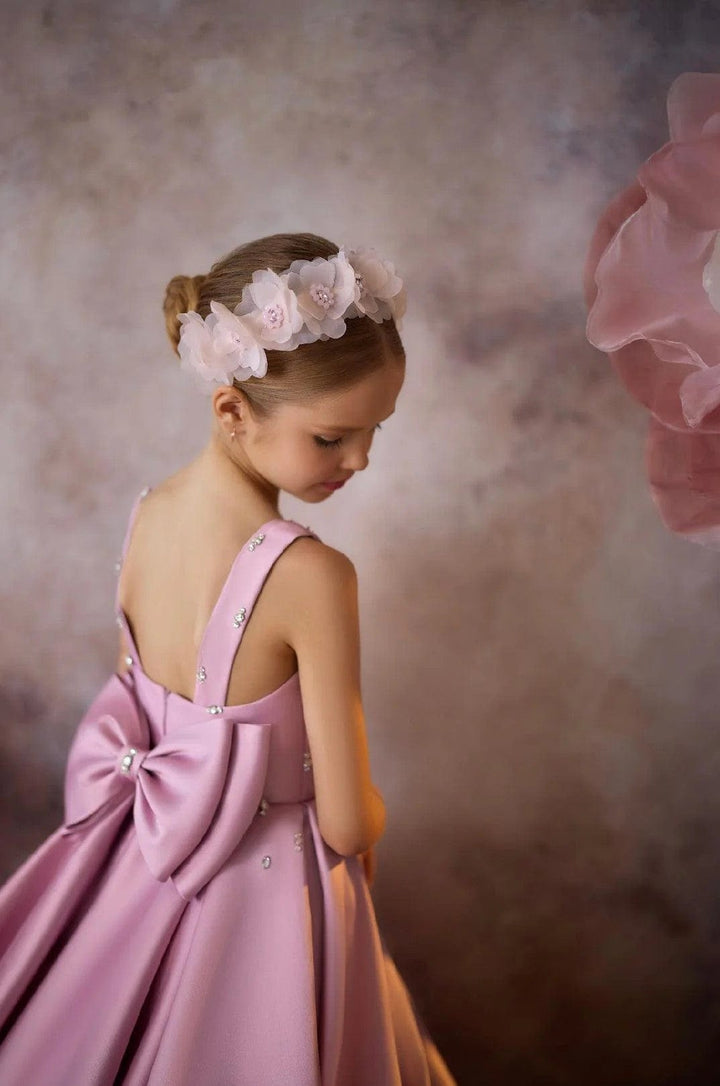 Sunnypetal Luxurious Satin Sleeveless Square Neck Long Princess Flower Girl Dresses with Bow