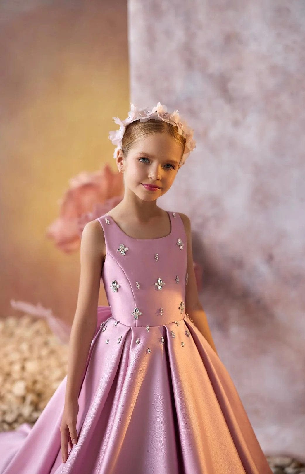 Sunnypetal Luxurious Satin Sleeveless Square Neck Long Princess Flower Girl Dresses with Bow