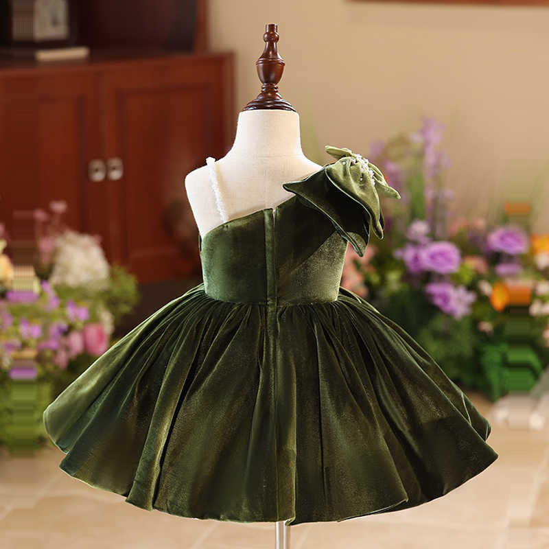 Sunnypetal Luxurious Velvet One-Shoulder Bow Knee-Length Flower Girl Dresses