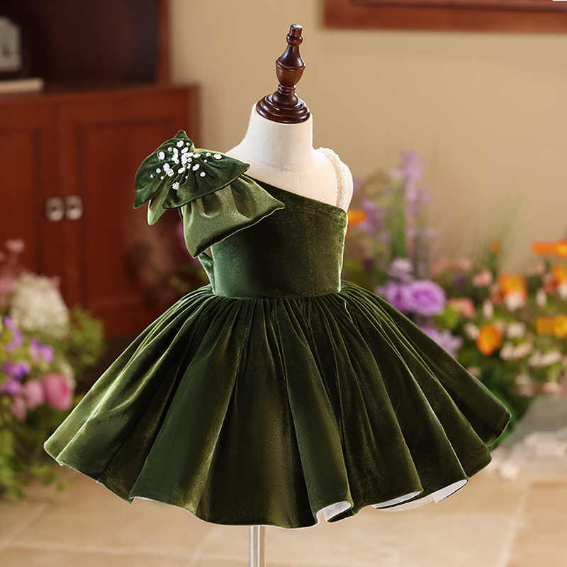 Sunnypetal Luxurious Velvet One-Shoulder Bow Knee-Length Flower Girl Dresses
