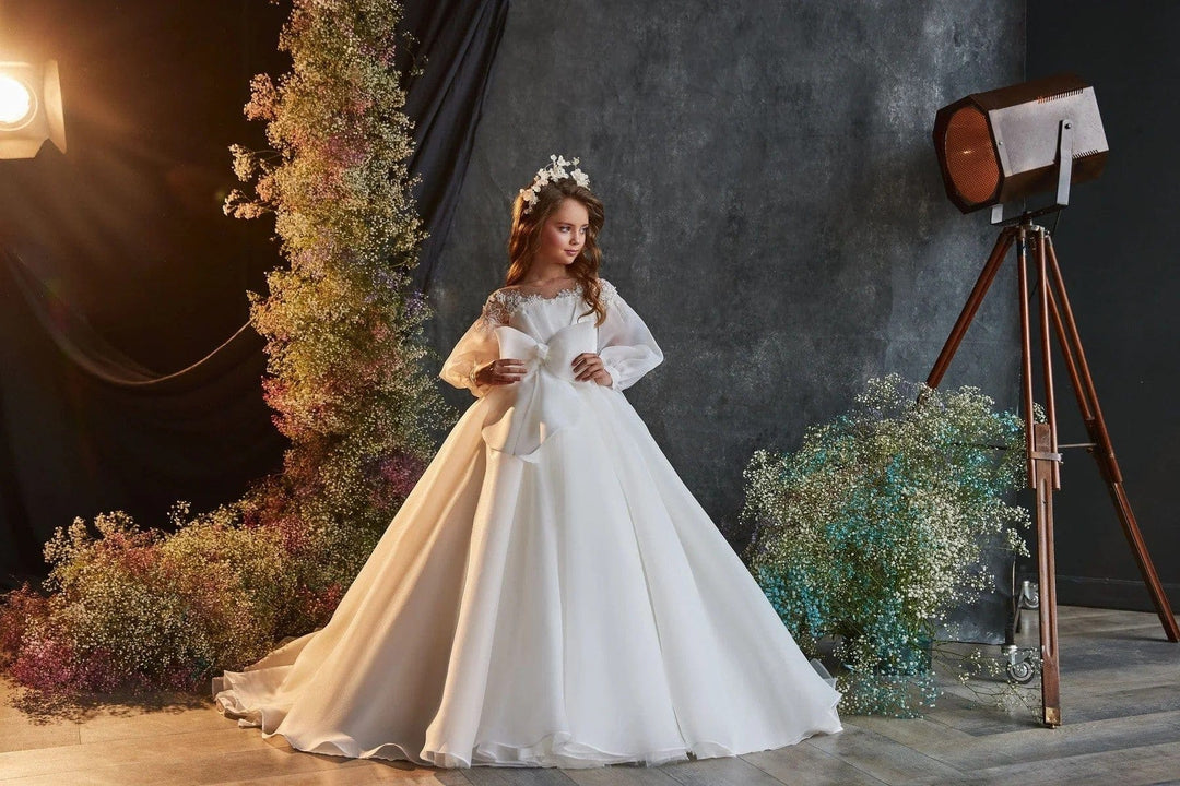 Sunnypetal Luxurious White Chiffon Puff Sleeves Flower Girl Gown with a Front Bow