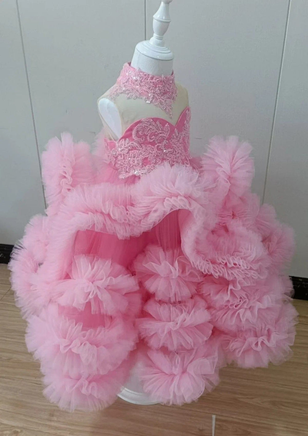 Sunnypetal Luxury Pink Ruffled Tulle Flower Girl Dress with Beaded Lace Appliques