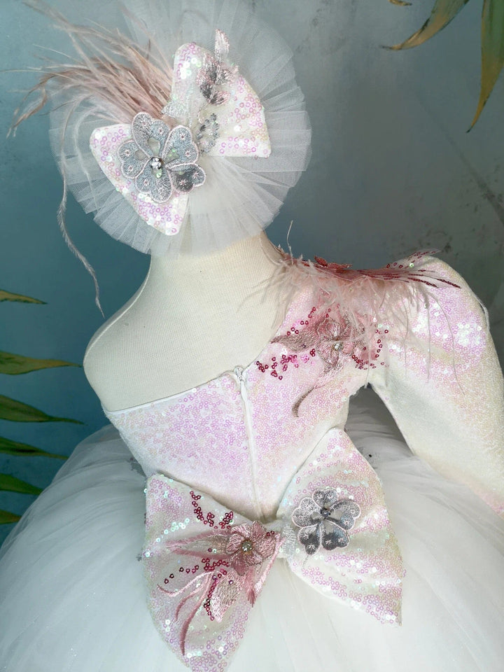 Sunnypetal Luxury White One-Shoulder Butterfly Floor-Length Flower Girl Dress for Wedding