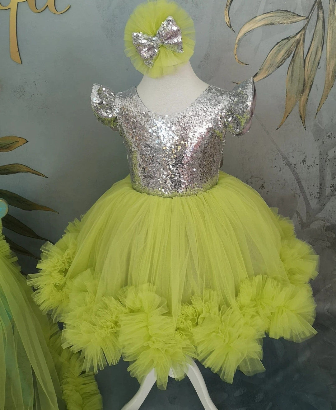 Sunnypetal Neon Green Tulle Baby Girl Tutu Pageant Dress with Detachable Train