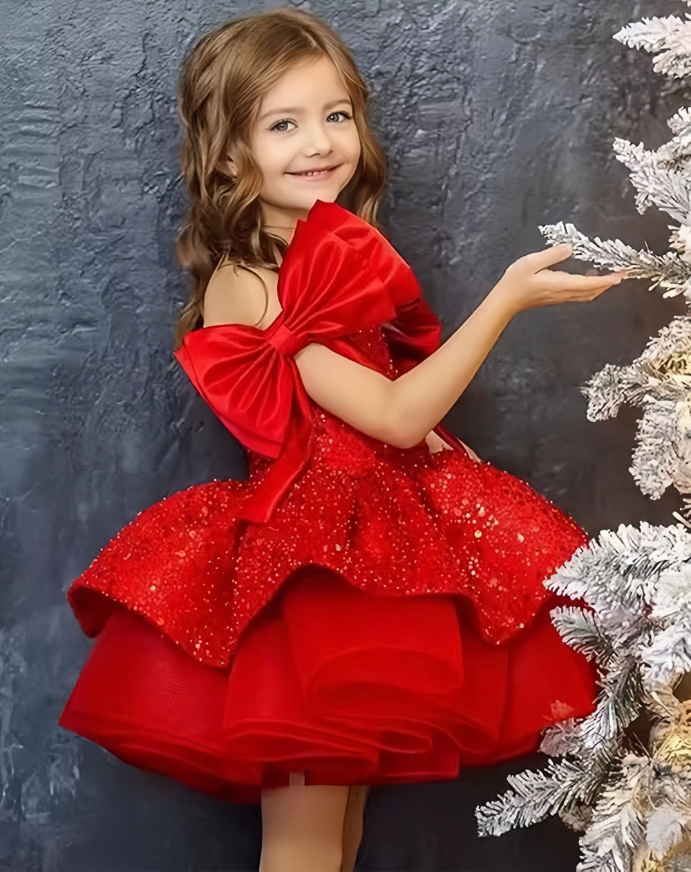 Sunnypetal Off-Shoulder Sparkly Sequins Knee-Length Flower Girl Dresses with Bow Shoulder