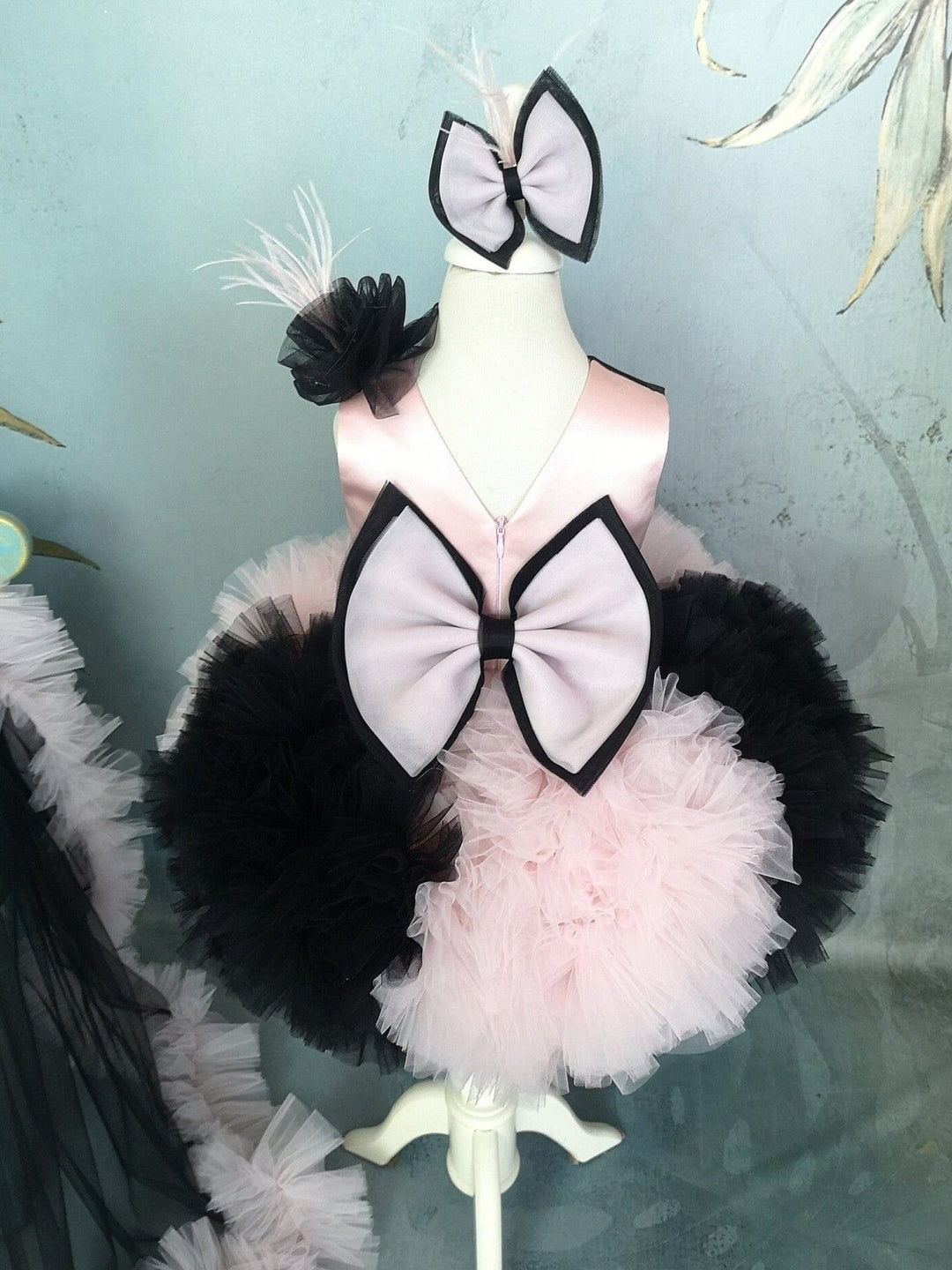 Sunnypetal Pink Black V-Neck Satin Knee-Length Tulle Flower Girl Dresses