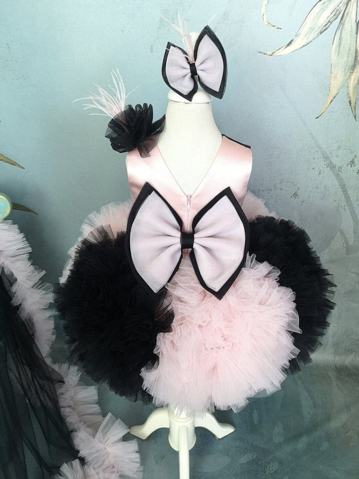 Sunnypetal Pink Black V-Neck Satin Knee-Length Tulle Flower Girl Dresses