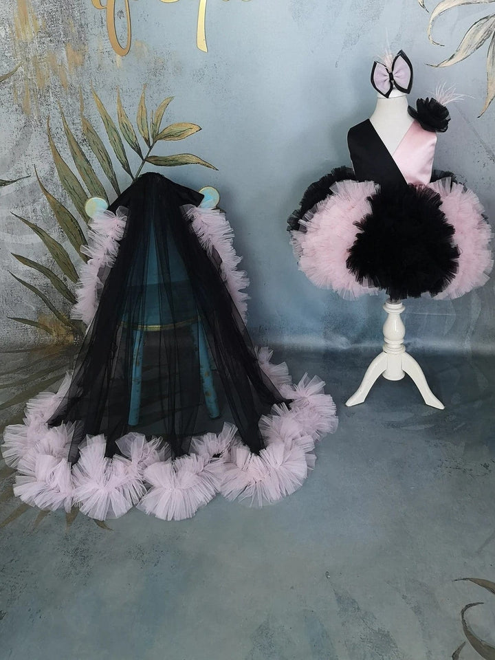 Sunnypetal Pink Black V-Neck Satin Knee-Length Tulle Flower Girl Dresses