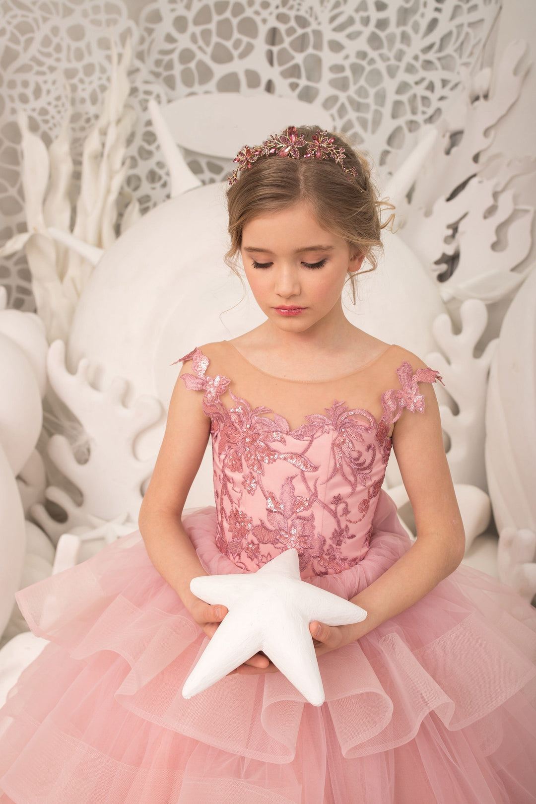 Sunnypetal Pink Floral Appliques Sequins Flower Girl Dress Tulle Layered Long Dress with Train