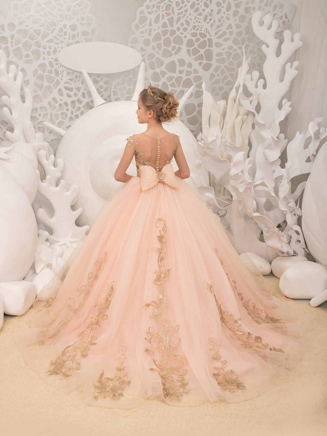 Sunnypetal Pink Flower Girl Dresses Gold Embroidery Appliques Ball-Gown Tulle Dress with Bow