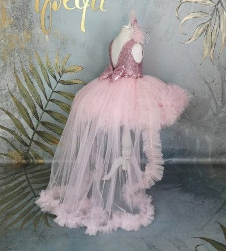 Sunnypetal Pink Sleeveless V Back Puff Tulle Flower Girl Dresses with Detachable Train