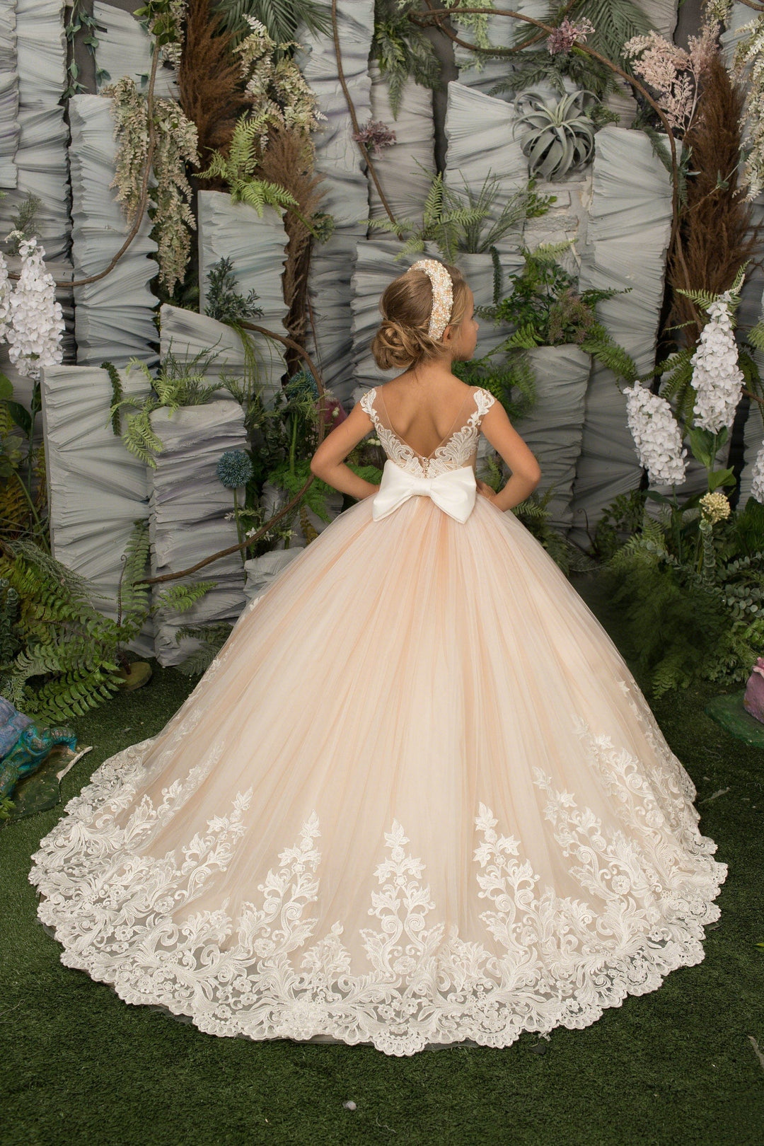 Sunnypetal Princess Tulle Flower Girl Dress with Lace Appliques & Bow-For Special Occasions