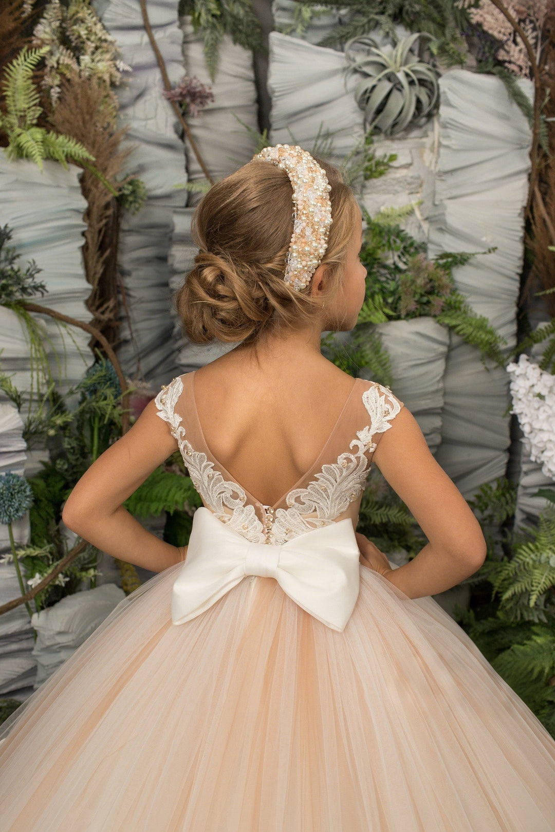 Sunnypetal Princess Tulle Flower Girl Dress with Lace Appliques & Bow-For Special Occasions