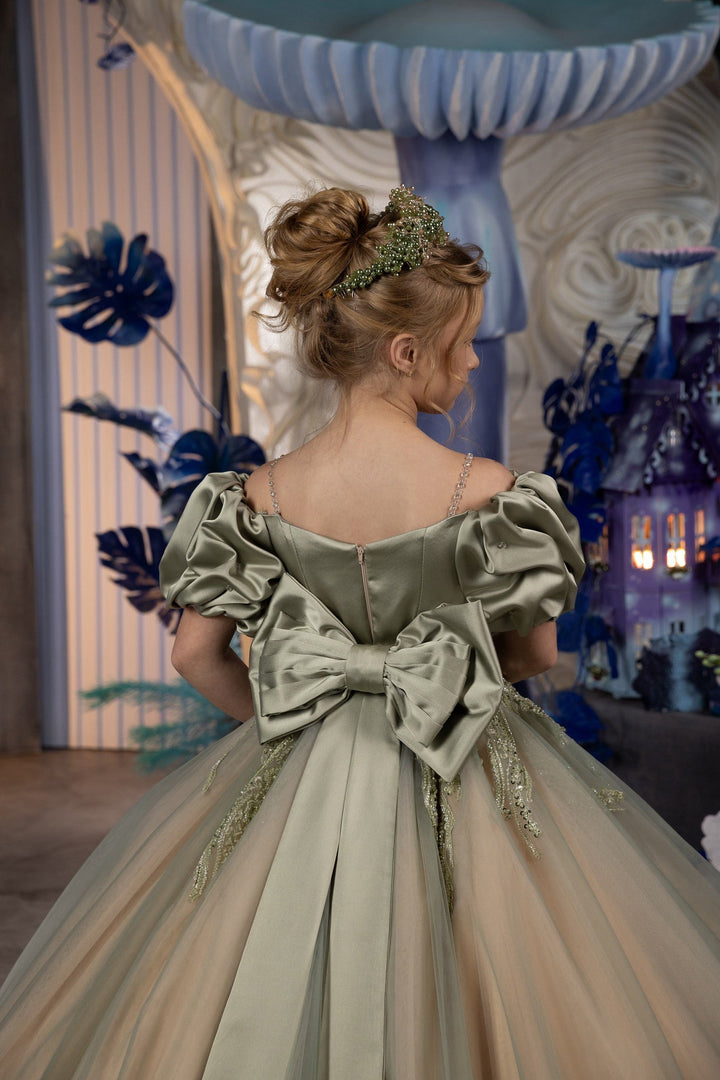 Sunnypetal Sage Green Off-Shoulder Satin Pleated Sleeves Bow Long Ball-Gown Dresses with Train