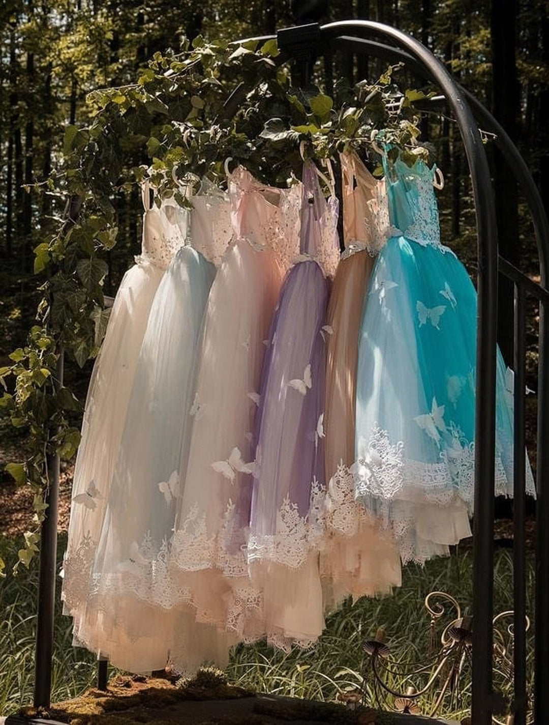 Sunnypetal Scoop Neck Lace Tulle Flower Girl Dresses with 3D Butterfly Applique