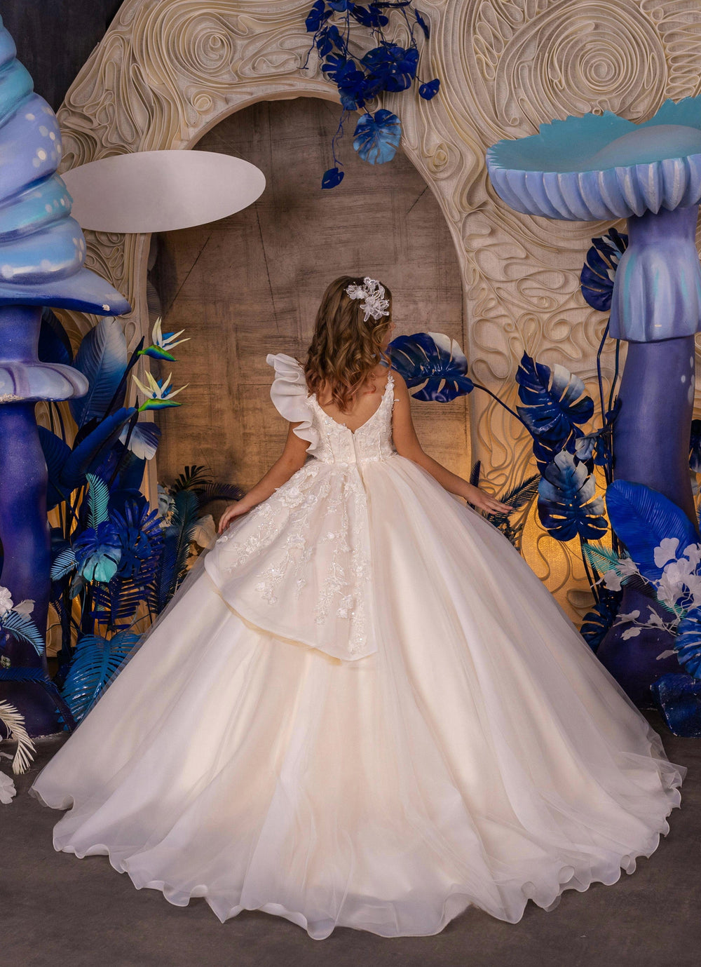 Sunnypetal Spaghetti Straps Embroidery Appliques Flower Girl Dresses First Communion Gown