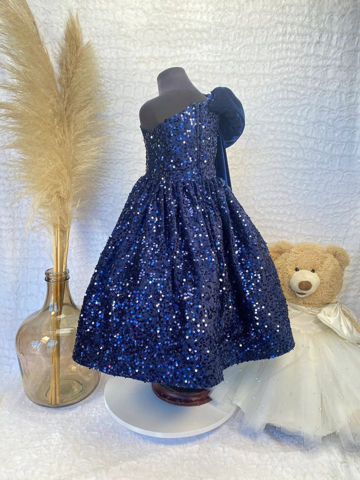 Sunnypetal Sparkly Blue One Shoulder Sequin Velvet Bow Knee-Length Flower Girl Dresses