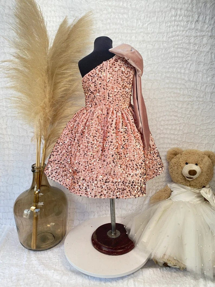 Sunnypetal Sparkly Blue One Shoulder Sequin Velvet Bow Knee-Length Flower Girl Dresses