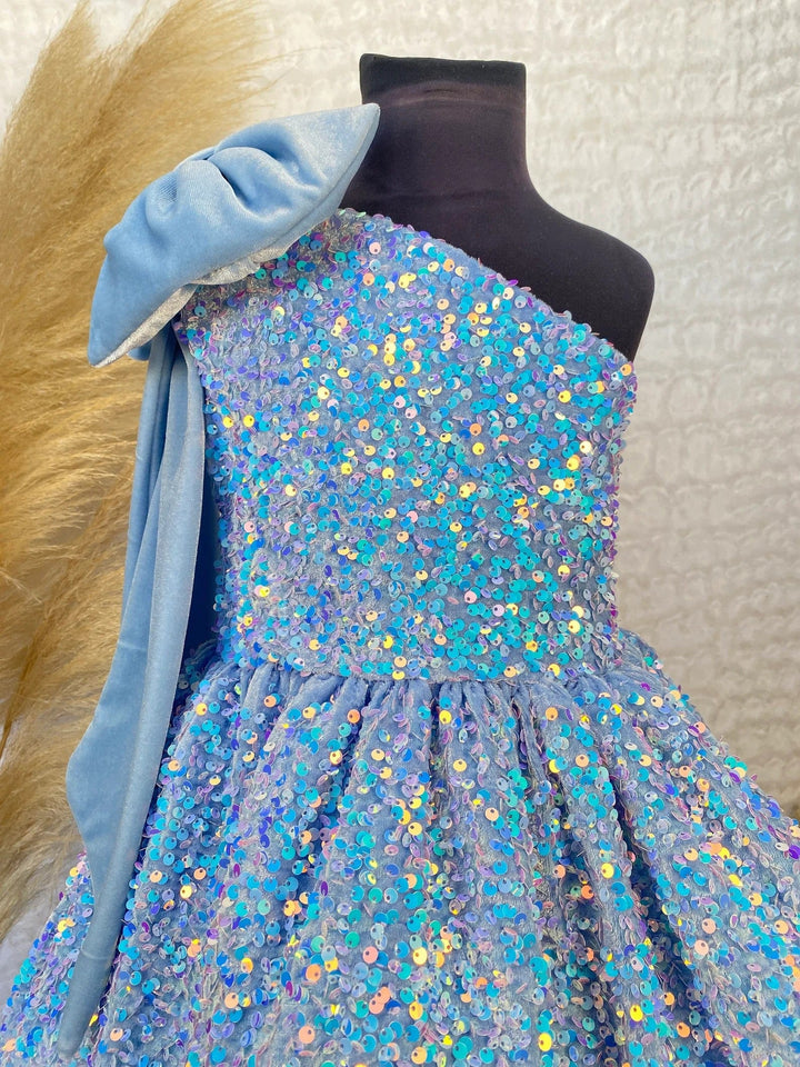 Sunnypetal Sparkly Blue One Shoulder Sequin Velvet Bow Knee-Length Flower Girl Dresses