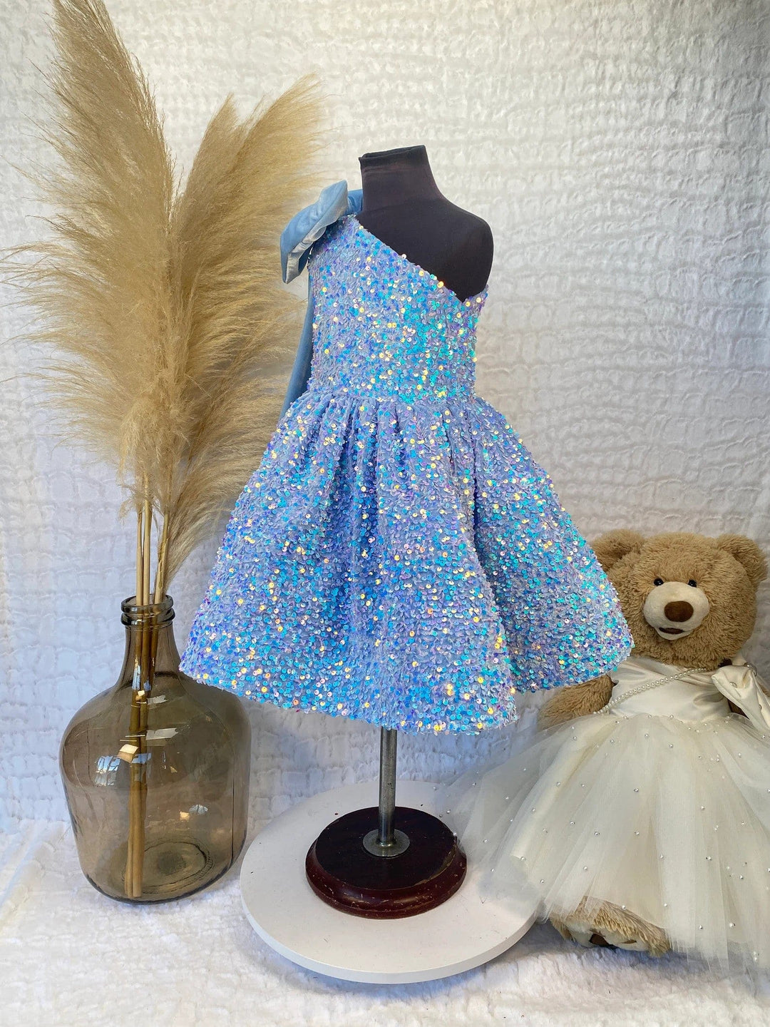 Sunnypetal Sparkly Blue One Shoulder Sequin Velvet Bow Knee-Length Flower Girl Dresses