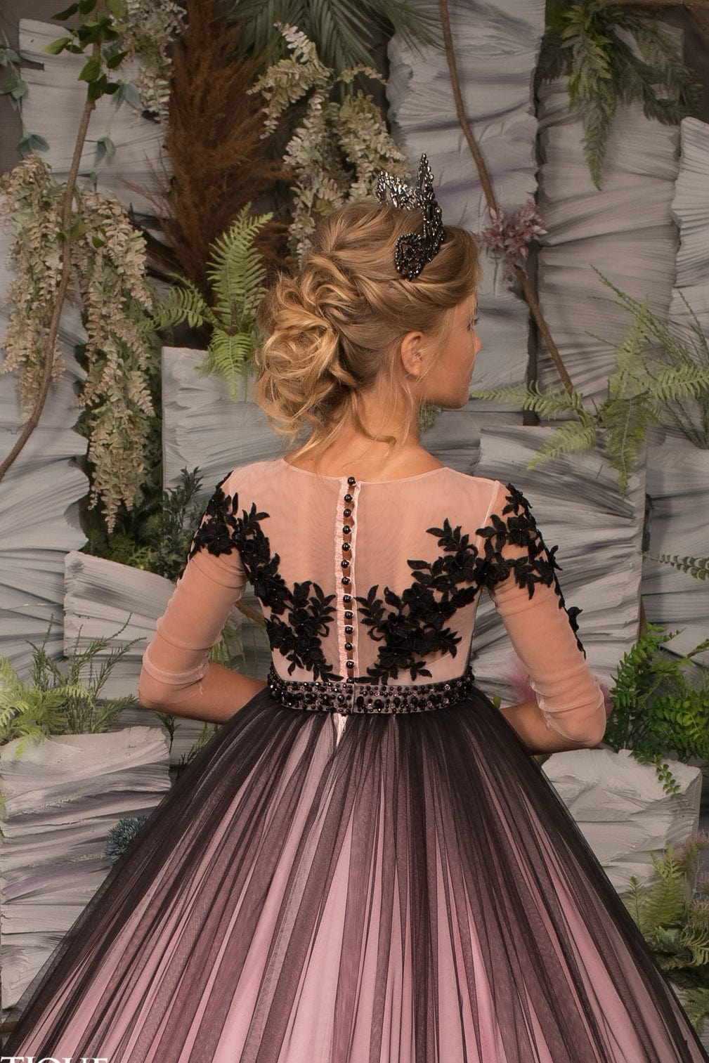 Sunnypetal Stunning Pink-to-Black Gradient Design Floral Lace Appliques Flower Girl Dresses