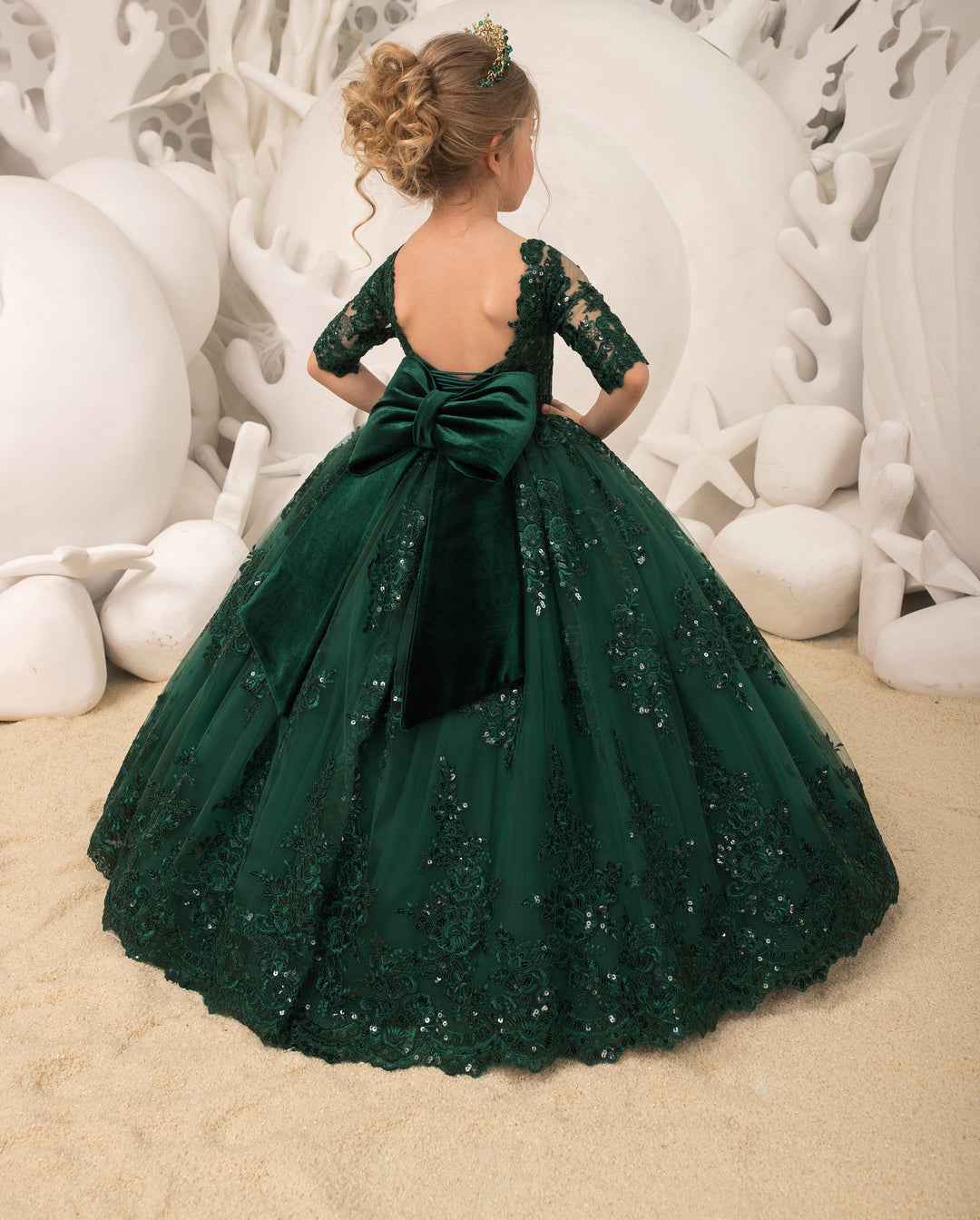 Sunnypetal Tulle Lace Appliques Sequins Floor-Length Princess Velvet Bow Flower Girl Dresses